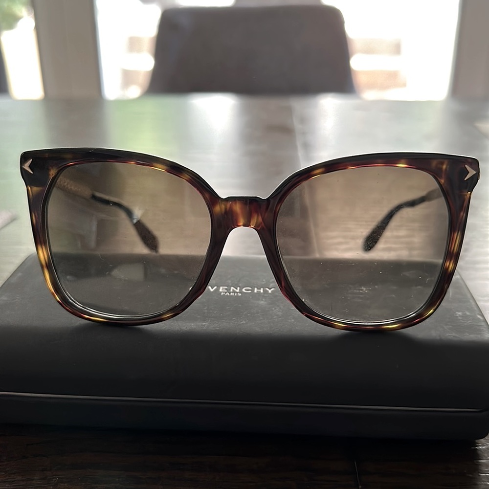 Givenchy tortoise shell cat eye sunglasses. EUC, no scratches, comes with case.